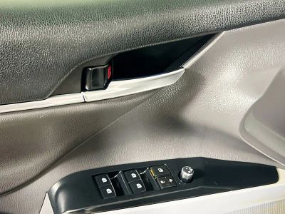 2019 Toyota Camry — photo 14 view