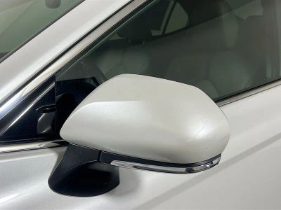 2019 Toyota Camry — photo 10 view