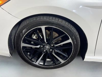 2019 Toyota Camry — photo 11 view