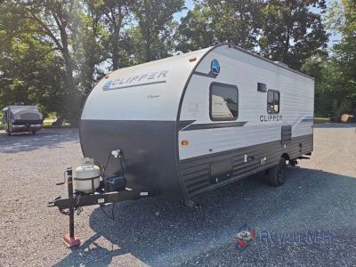 2022 Coachmen RV Clipper Ultra-Lite — interior view