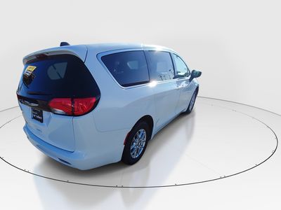 2023 Chrysler Voyager - Photo 7