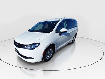 2023 Chrysler Voyager - Photo 3