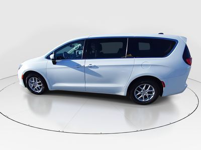2023 Chrysler Voyager - Photo 4