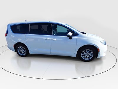 2023 Chrysler Voyager - Photo 8