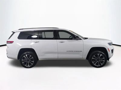 2022 Jeep Grand Cherokee L — interior view