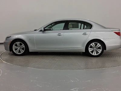 2010 BMW 528i Sedan - Photo 2