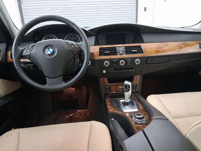 2010 BMW 528i Sedan - Photo 4