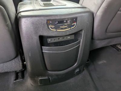 2018 Cadillac Escalade — photo 16 view