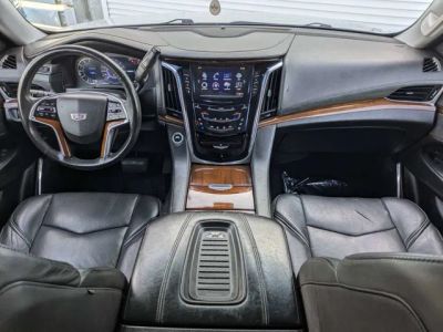 2018 Cadillac Escalade — photo 17 view