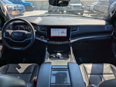 2022 Jeep Wagoneer — photo 17 view