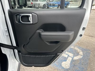 2026 Jeep Wrangler - Photo 39