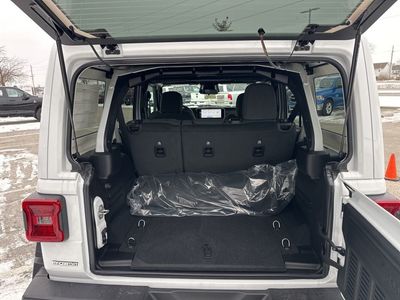 2026 Jeep Wrangler - Photo 34