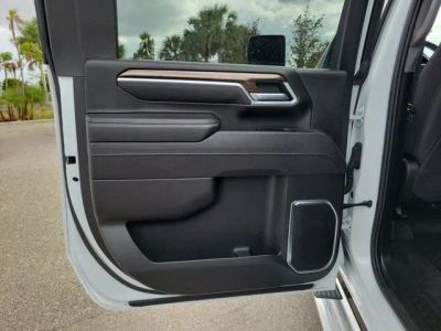 2025 Chevrolet Silverado 2500HD — photo 15 view