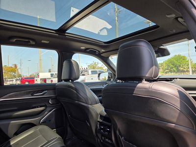 2022 Jeep Grand Cherokee — photo 12 view