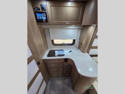 2019 Pleasure-Way Plateau XLMB — photo 37 view