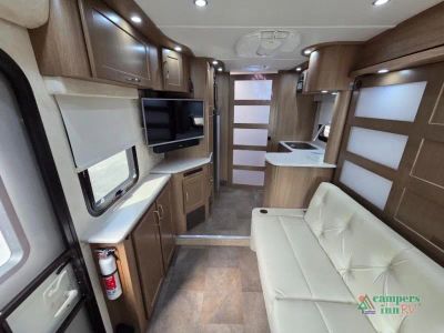 2019 Pleasure-Way Plateau XLMB — photo 23 view