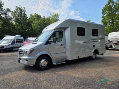 2019 Pleasure-Way Plateau XLMB — photo 9 view