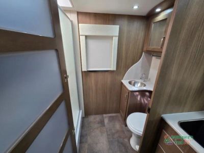 2019 Pleasure-Way Plateau XLMB — photo 46 view