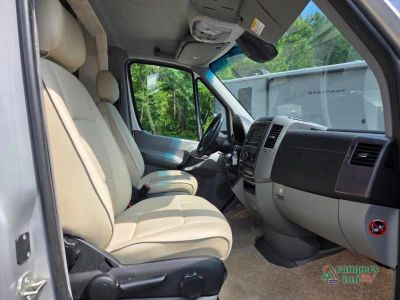 2019 Pleasure-Way Plateau XLMB — photo 13 view