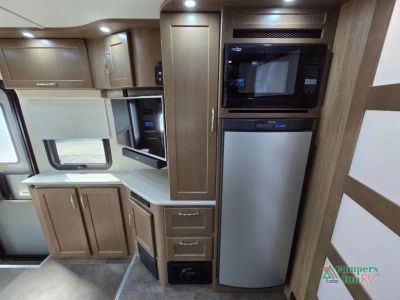 2019 Pleasure-Way Plateau XLMB — photo 41 view