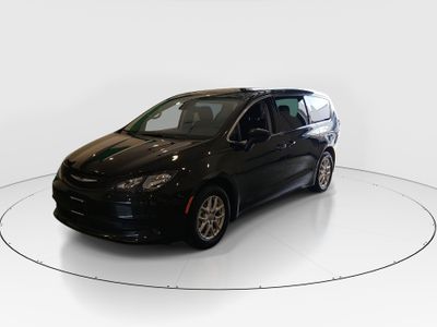 2023 Chrysler Voyager - Photo 3