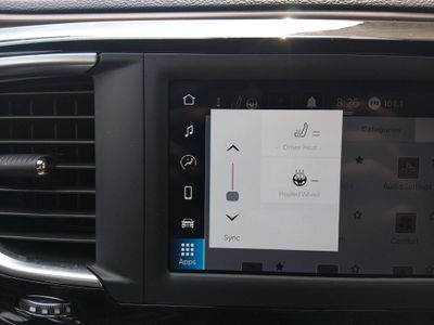 2023 Chrysler Voyager - Photo 18