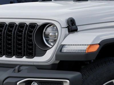 2026 Jeep Gladiator — photo 10 view