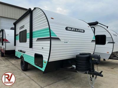 2027 Sunset Park RV Sun Lite — front three-quarter view