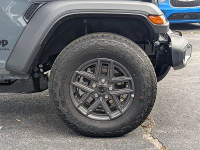 2026 Jeep Gladiator — photo 12 view
