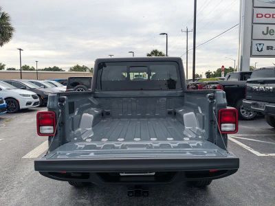2026 Jeep Gladiator — photo 13 view