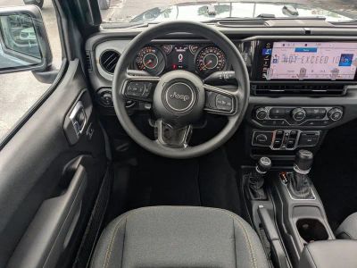 2026 Jeep Gladiator — photo 16 view