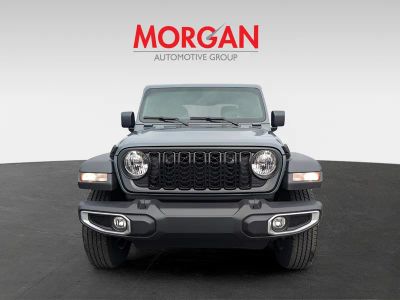 2026 Jeep Gladiator — photo 9 view