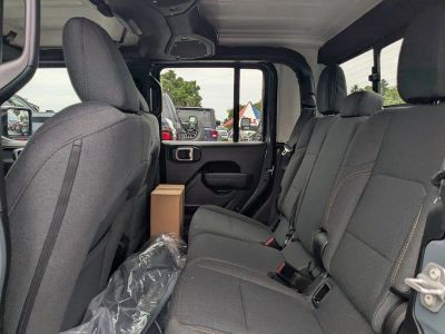 2026 Jeep Gladiator — photo 14 view