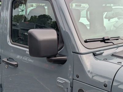 2026 Jeep Gladiator — photo 11 view