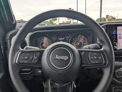 2026 Jeep Gladiator — photo 20 view