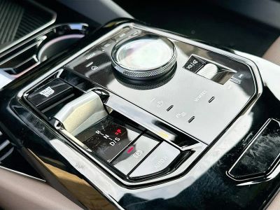 2026 BMW 5 Series — photo 14 view