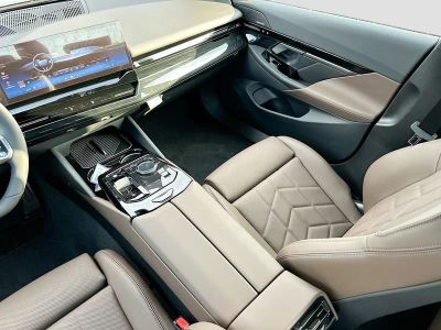 2026 BMW 5 Series — photo 18 view