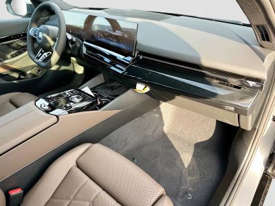 2026 BMW 5 Series — photo 24 view
