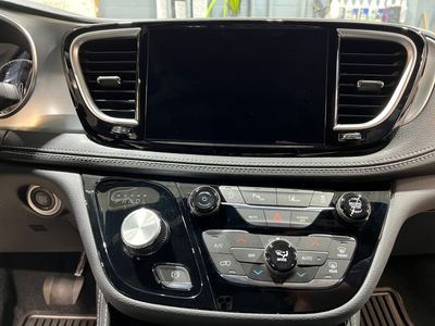 2026 Chrysler Pacifica - Photo 12