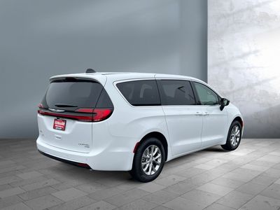 2026 Chrysler Pacifica - Photo 3