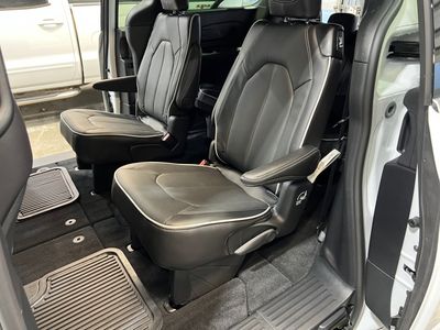 2026 Chrysler Pacifica - Photo 6