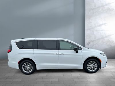 2026 Chrysler Pacifica - Photo 5