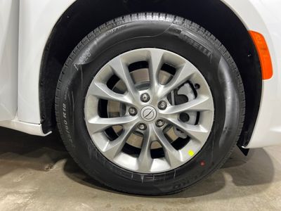 2026 Chrysler Pacifica - Photo 7
