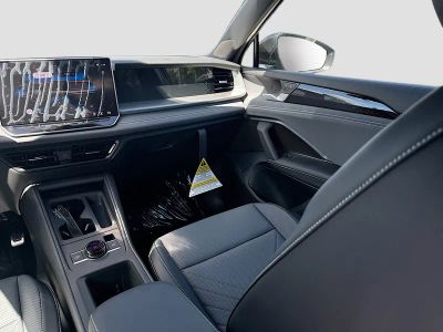 2026 Volkswagen Tiguan — photo 18 view