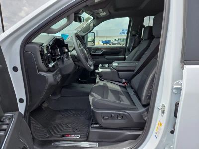 2026 Chevrolet Silverado 2500HD — photo 9 view