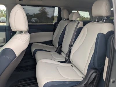 2026 Kia Carnival Hybrid — photo 18 view