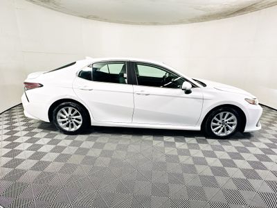2023 Toyota Camry - Photo 2