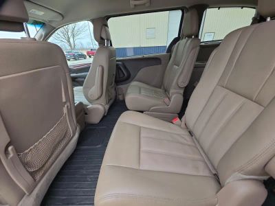 2016 Chrysler Town and Country - Photo 18