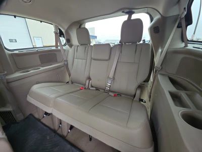 2016 Chrysler Town and Country - Photo 24