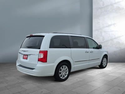 2016 Chrysler Town and Country - Photo 6